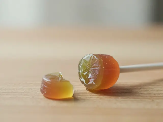 Kolik Bud Candy použít? Praktický průvodce dávkováním cannabis lollipopů